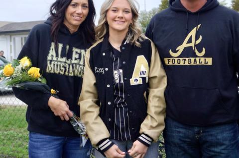 Senior Band, Cheer and Softball and Parents Honored