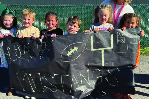 Students Cheer Allen Football team on to victory