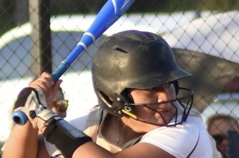Kaylee Davis and the Lady Mustangs