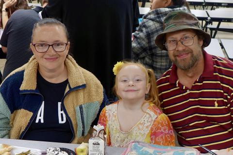 Tracey Wengerd with her parents at the school dinner.