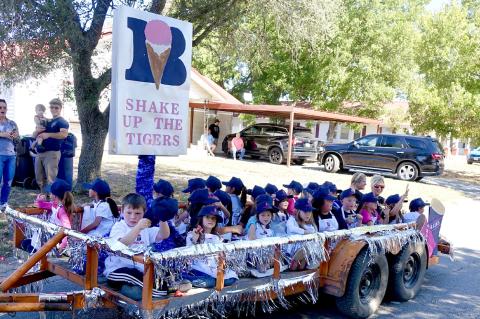 ‘22 Homecoming Parade Drive-thru the Libery Tigers!